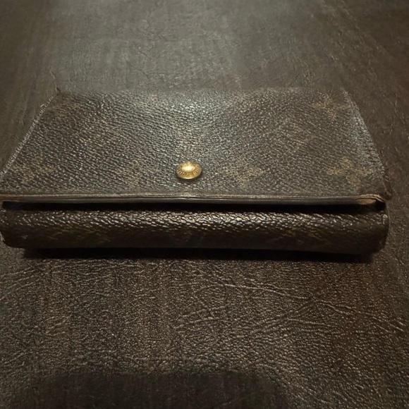Louis Vuitton Brown Wallet with Gold Detail,All Products : American Fashion Style Bags On Sale